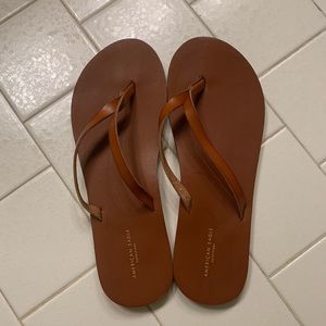 NWOT American Eagle Cognac Faux Leather Flip Flops Sz 9
